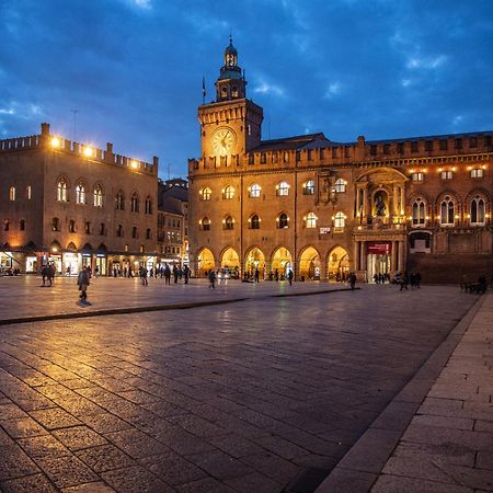 Urbanicooh Asinelli - Balcony On Piazza Maggiore بولونيا المظهر الخارجي الصورة
