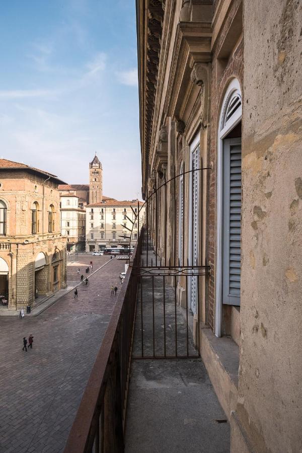 Urbanicooh Asinelli - Balcony On Piazza Maggiore بولونيا المظهر الخارجي الصورة