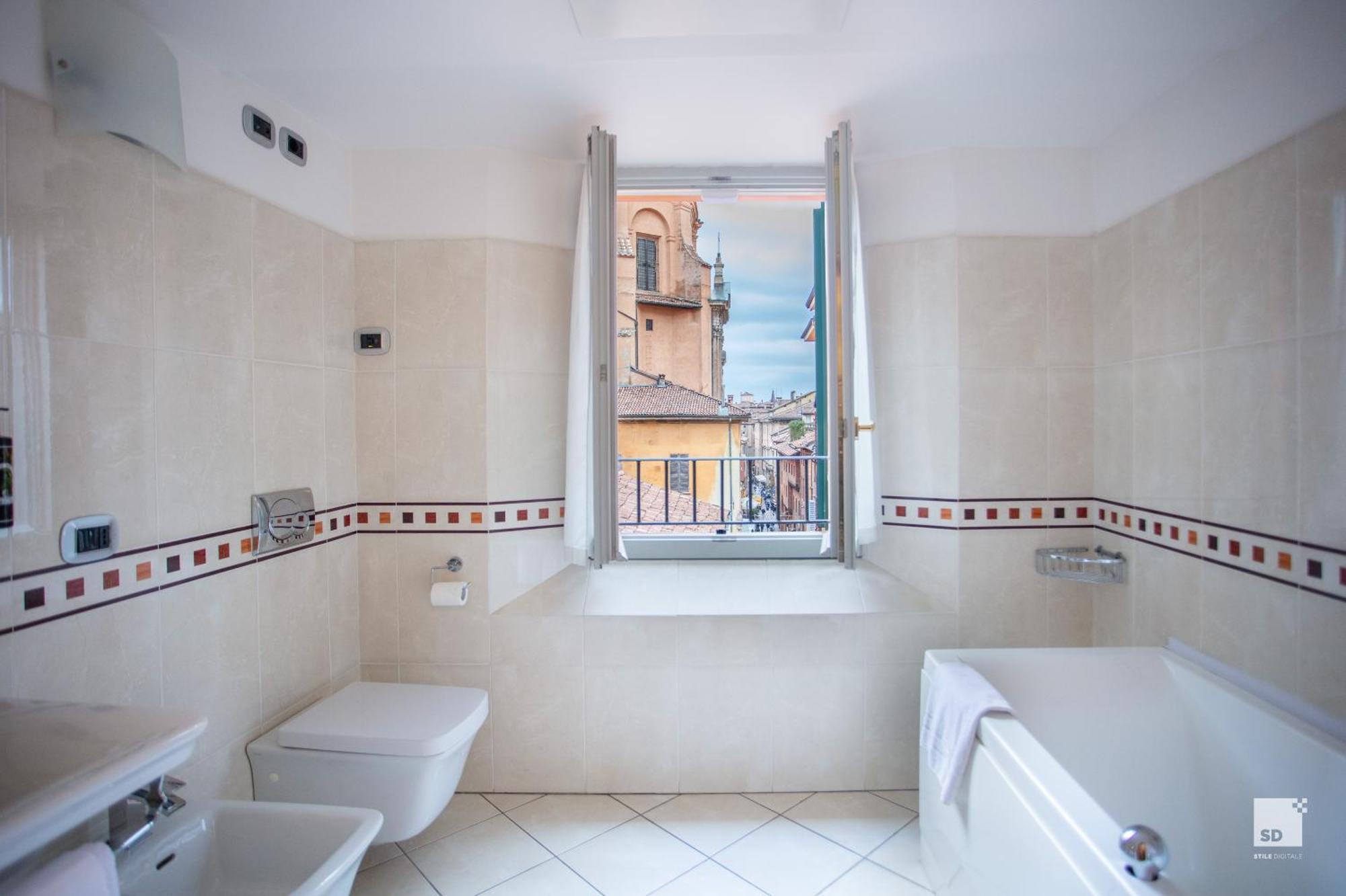Urbanicooh Asinelli - Balcony On Piazza Maggiore بولونيا المظهر الخارجي الصورة
