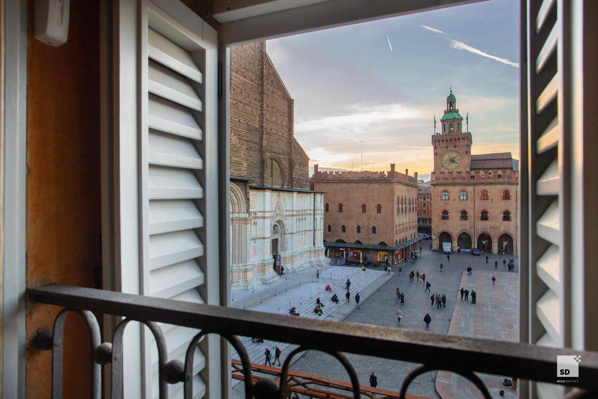 Urbanicooh Asinelli - Balcony On Piazza Maggiore بولونيا المظهر الخارجي الصورة